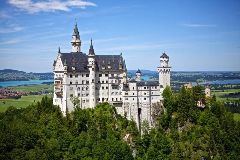 Op vakantie in Duitsland kun je heel veel kastelen bezoeken zoals Neuschwanstein.