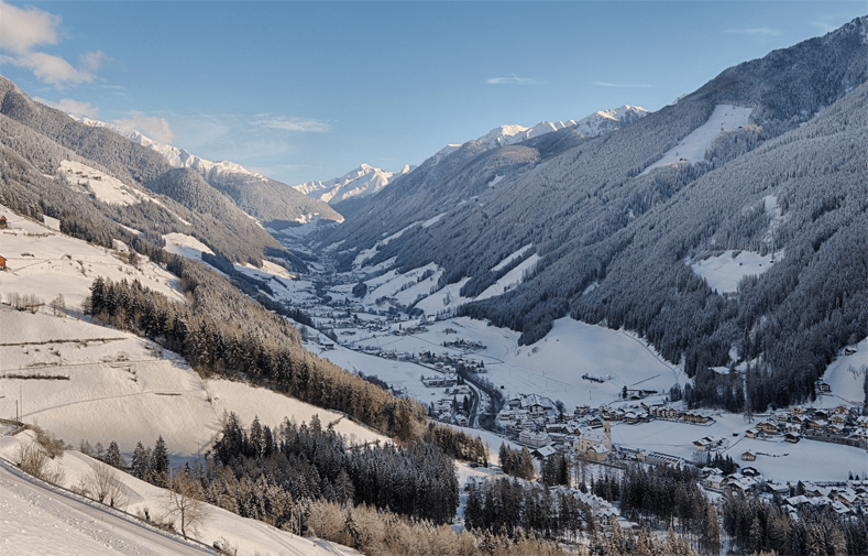 Het Ahrntal in Zuid-Tirol telt 74 kilometer skipisten © Filippo Galluzzi (Wellnessresort Amonti & Lunaris)