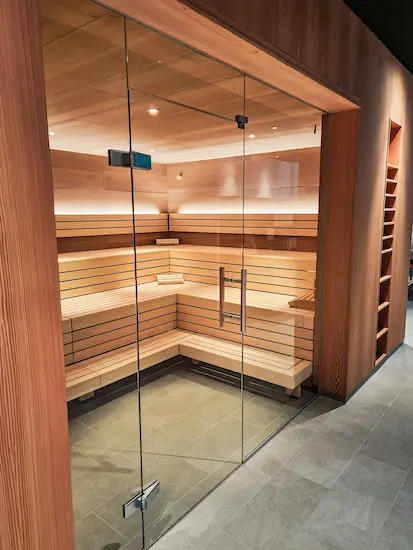Het All-Suite Resort Fieberbrunn beschikt over wellnessfaciliteiten zoals een sauna. © All-Suite Resorts