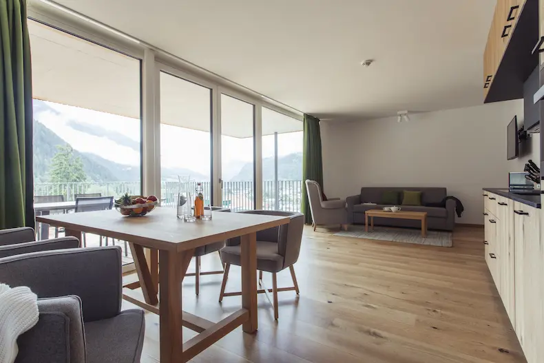 De luxe appartementen van het All-Suite Resort Ötztal hebben allemaal een royaal terras en uitzicht op de Oetztaler Alpen © All-Suite Resorts Ötztal