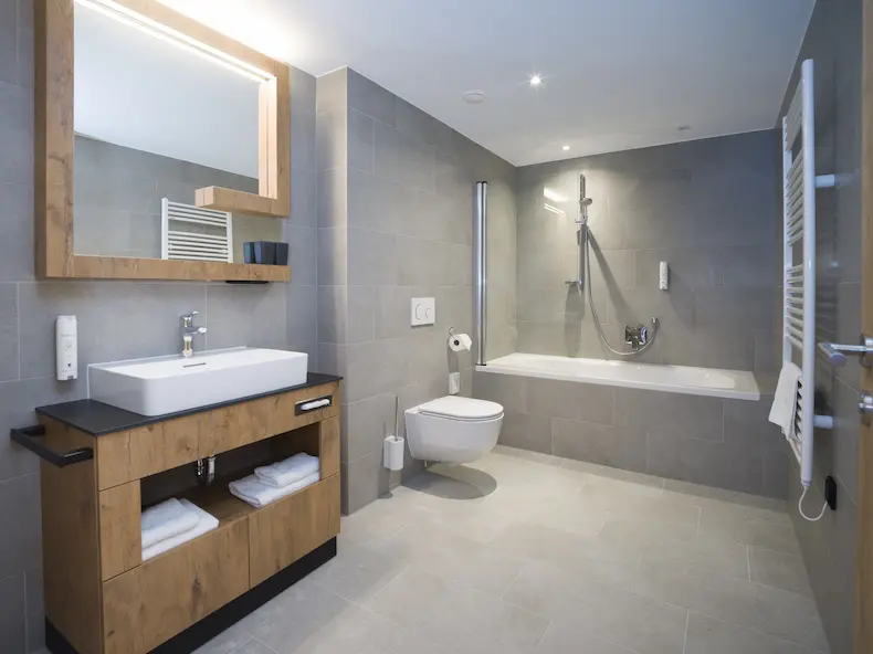 Alle appartementen in het All-Suite Resort Paznaun zijn voorzien van luxe badkamers. © All-Suite Resorts