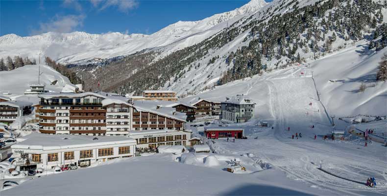 Het 5* Alpen-Wellness Resort Hochfirst ligt direct aan de piste in het sneeuwzekere Oetztal. © Alexander Maria Lohmann (Alpen-Wellness Resort Hochfirst)