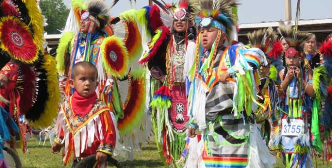 Bezoek met je kinderen in Amerika een indiaans festival zoals hier in Crow Agency, South Dakota © Nico van Dijk