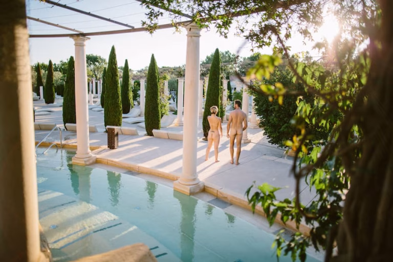 De balneo is 's ochtends geopend voor naturisten. 's Middags is badkleding verplicht, al is topless toegestaan. © Céline Hamelin / Le Sérignan Plage Nature
