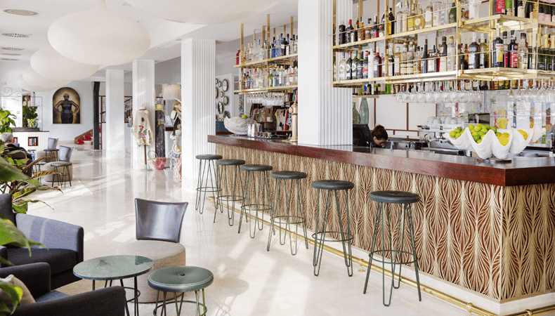 De bar van Hotel Esplendido nodigt uit voor gezellige ontmoetingen © Johanna Gunnberg / Hotel Esplendido