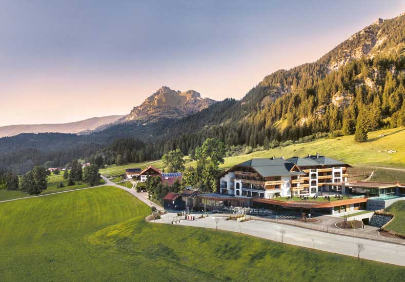 Het 5 sterren Hotel Bergblick & Spa ligt op een prachtige locatie in het Tannheimer Tal. © Hotel Bergblick