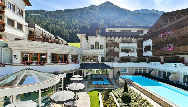 De whirlpool en het buitenbad van het Trofana Royal 5* Superior Hotel in Ischgl. © Gourmet & Relax Resort Trofana Royal SUPERIOR