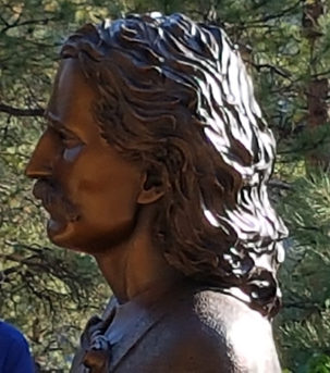 Buste van Wild Bill Hickok op Mount Moriah Cemetery © Nico van Dijk