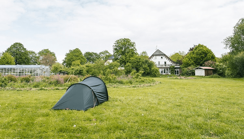 Via het deelplatform Campspace kun je kamperen op unieke locaties in eigen land. © Campspace