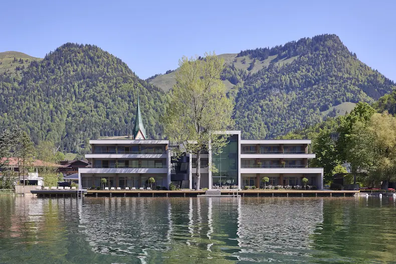 De 22 suites van Das Walchsee Lakeside liggen direct aan de Walchsee. © Simon Hausberger / Das Walchsee Aktivresort