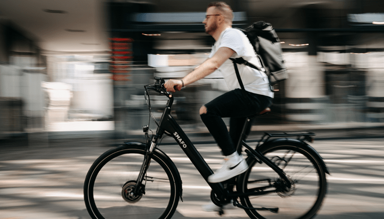 Met een e-bike kun je je razendsnel door de stad verplaatsen en heb je nooit een parkeerprobleem. © Wolfram Bölte / Unsplash