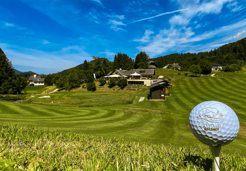 Ebner's Waldhof beschikt over een eigen 9-holes golfbaan. Nieuw is de midgetgolfbaan bij het hotel. © Ebner's Waldhof