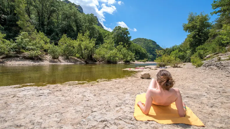 Dankzij de overname door ACSI kan Euronature haar internationale positie uitbouwen. Door de overname van Euronature kun je nu nog meer naturistencampings via ACSI boeken. © ACSI Touroperating ACSI Touroperating.
