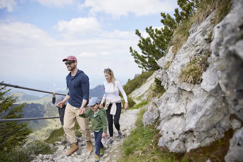 Maak met het hele gezin een wandeling door de bergen en ontdek de Beierse Alpen. © Simon Hausberger / Familotel Bayrischzell