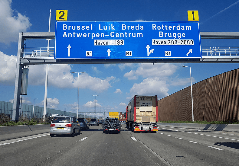 Ondanks dat de wegwerkzaamheden bij Antwerpen flink zijn gevorderd, zijn de files nog niet verdwenen © Nico van Dijk / Reisprofs.nl