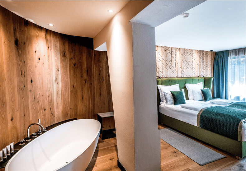 Superior suite met vrijstaand bad in Hotel Granbaita Dolomites © Hotel Granbaita Dolomites / Werner Dejori.