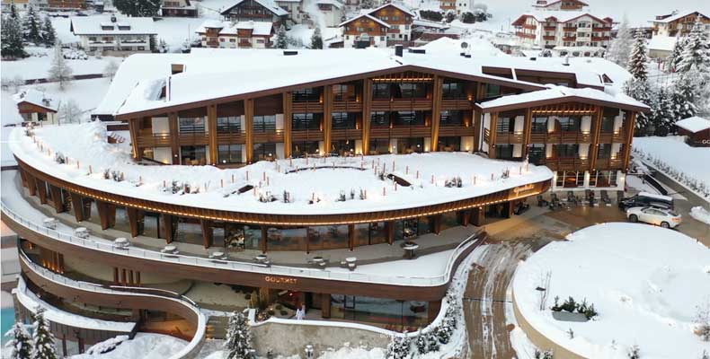 Het 5 sterren hotel Granbaite Dolomites ligt op een prachtige locatie in Selva di Val Gardena in Zuid-Tirol. © Granbaita Dolomites