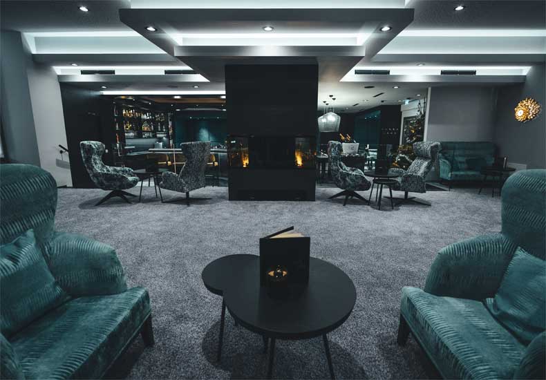 
De nieuwe Blue Birdie Bar is 's avonds een plek waar je nog een heerlijke cocktail kunt bestellen. © Hotel Riml / Hoch3