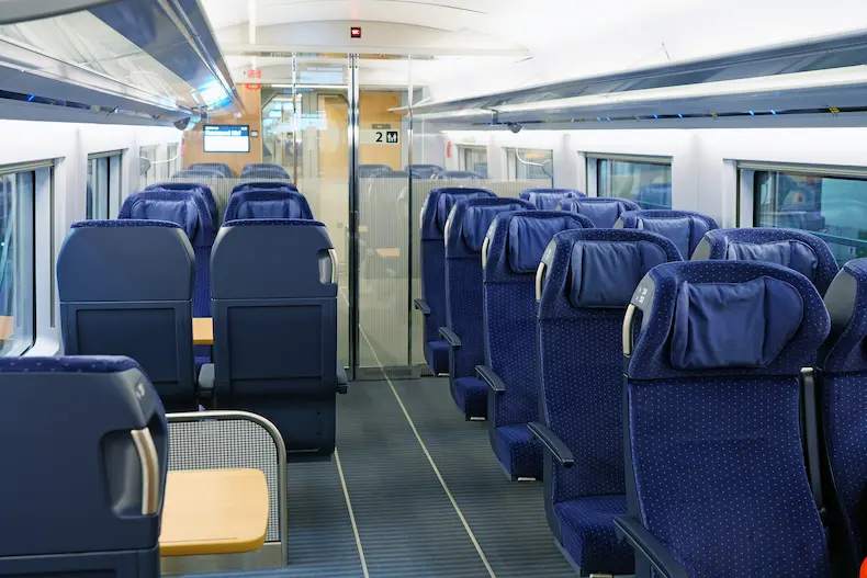 Ook het interieur van de ICE 3 Neo is gemoderniseerd. © Deutsche Bahn AG / Volker Emersleben