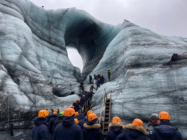 Een bedrijfsreis creëert herinneringen die blijven. Een bezoek aan de Katla ijsgrot op IJsland blijft je de rest van je leven bij. © Edgeplore.nl