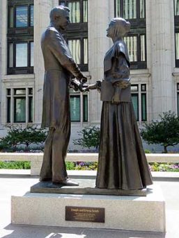 Grondlegger Joseph Smith en zijn vrouw Emma. © Nico van Dijk