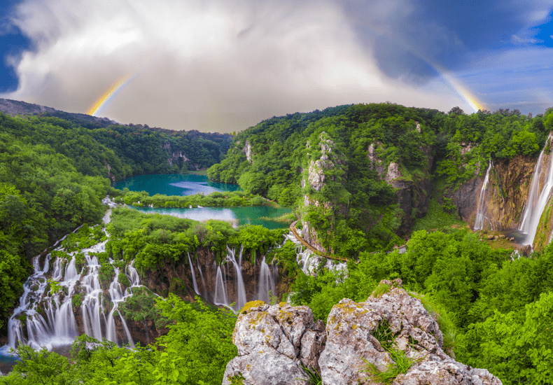 De Plitvice Meren is het grootste nationaal park van Kroatië. Steeds meer vakantiegangers komen er achter dat Kroatië een schitterende natuur heeft. © Vacansoleil