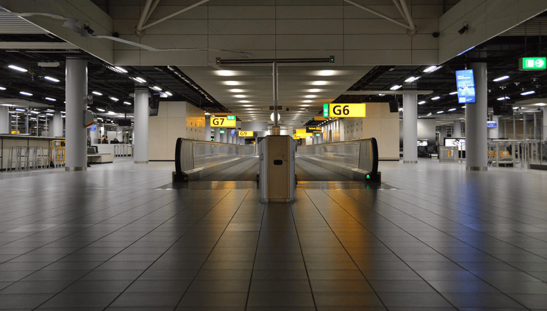 Schiphol moet fors minder passagiers verwerken. © Jeanine M / Pixabay