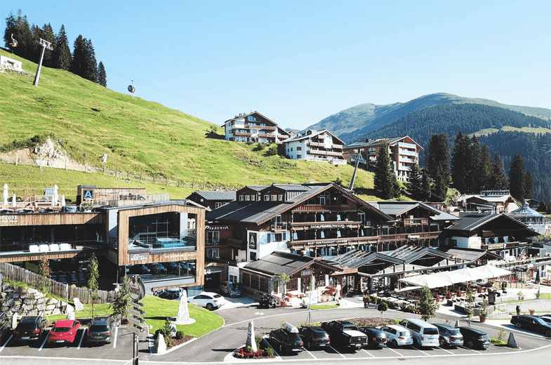 Het 4-sterren superior My Alpenwelt Resort verwarmt het hele zwembadgedeeelte en grote delen van het resort met zonne-energie. © My Alpenwelt Resort
