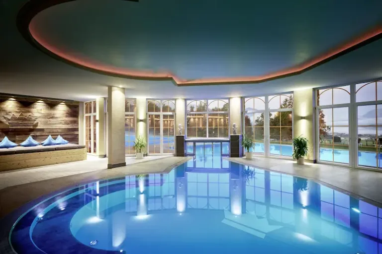 In de diverse zwembaden van het Panorama Royal kun je heerlijk ontspannen. © Hotel Panorama Royal