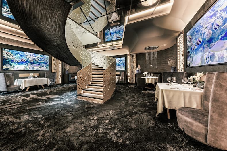 ook het specialiteiten onderwater restaurant ademt een sfeer van luxe. © Quellenhof See Lodge