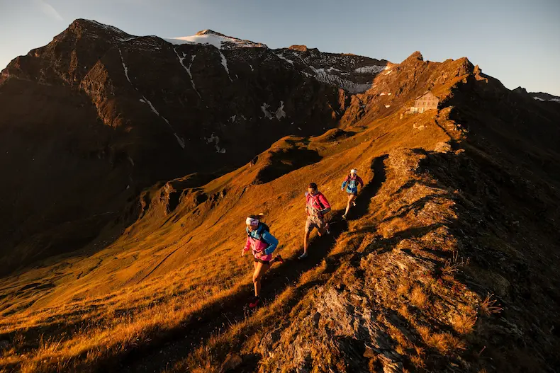 Trailrunning in de gouden herfstgloed in het Raurisertal. © Lukas Pilz / TVB Rauris