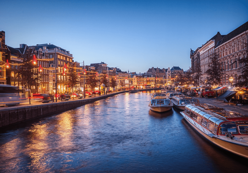 Maak een romantische rondvaart door Amsterdam in de avonduren. ©  Iulian Ursache Pixabay