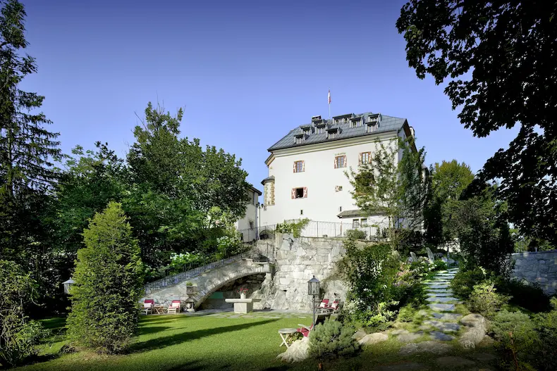 Kasteel Hotel Schloss Mittersill is een prachtige hideaway waar gasten veel privacy hebben, zoals in de besloten kasteeltuin. © Hotel Schloss Mittersill