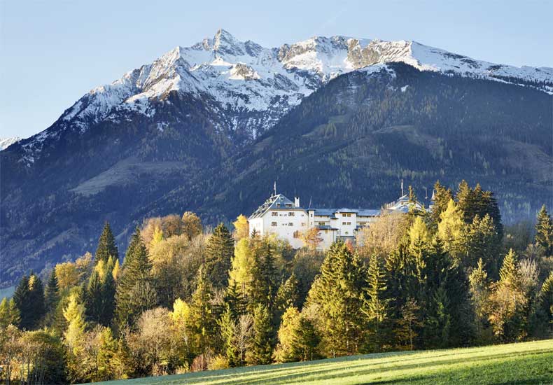 Schloss Mittersill in het Salzburgerland ligt rondom in de natuur van onder meer Nationalpark Hohe Tauern. © Michael Huber / Hotel Schloss Mittersill