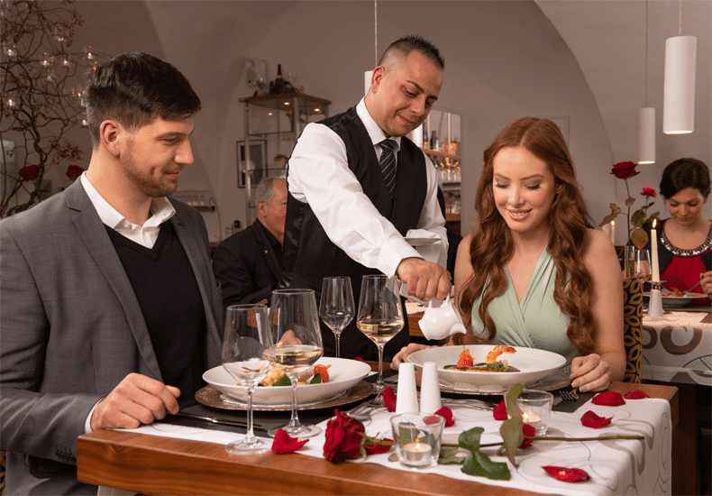 Geniet met z'n tweetjes van een romantisch diner op een kasteel © Schlosshotel Rosenau