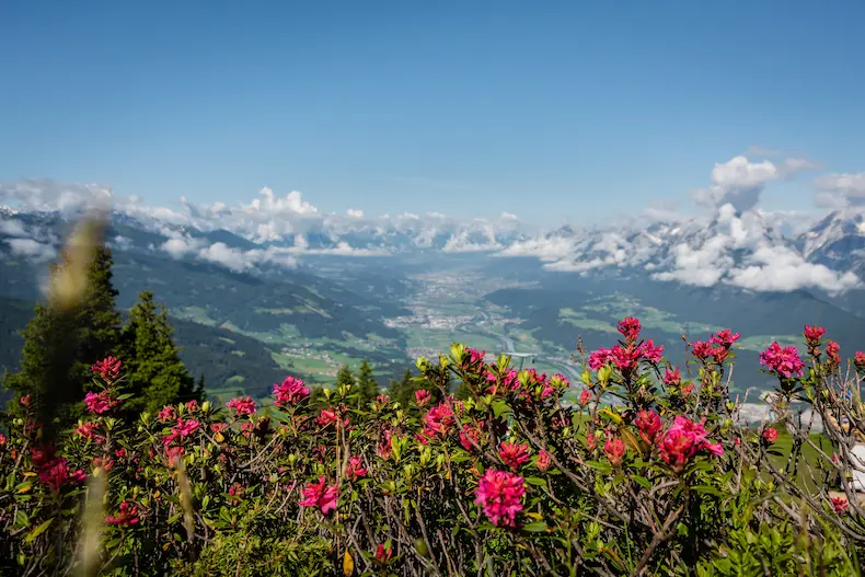 De Silberregion Karwendel, tussen Innbsruck en Jenbach, biedt magnifieke vergezichten over het dal. © Angelica Morales / Silberregion Karwendel