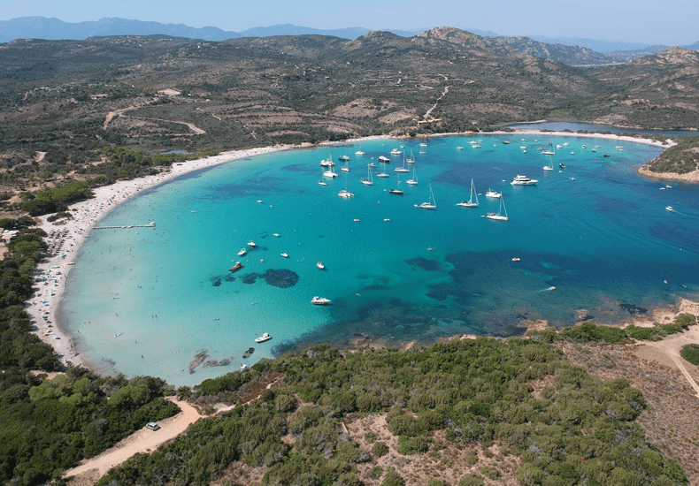 Het strand van Rondinaro op Corsica. © Mathilde Cureau / Unsplash