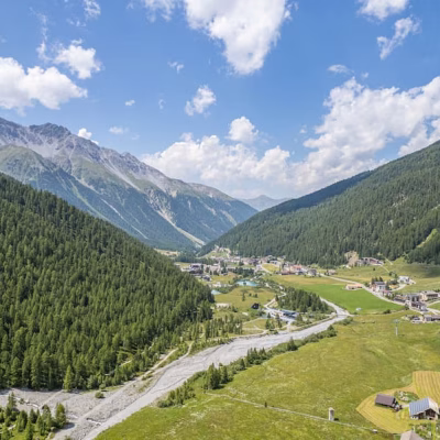 Tussen bergtoppen en gouden bossen: zo mooi is de Ortler in de nazomer