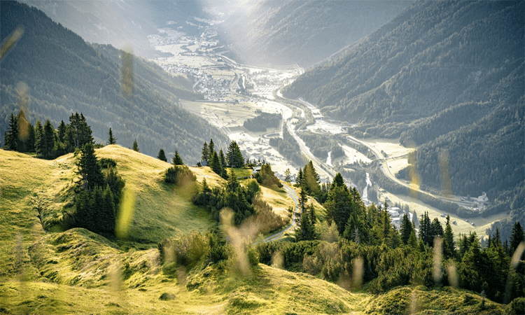 Vanaf de Rendl, Gampen, Kapall, Galzig en de 2811 meter hoge Valluga heb je prachtige vergezichten over de dalen: © TVB St. Anton am Arlberg Patrick Bätz (VALLUGA Hotel)