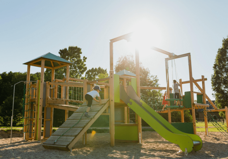 Kinderen kunnen zich lekker uitleven in de speeltuin van Vital Camp Bayersbach. © Matt und Glänzend / Vital CAMP Bayerbach