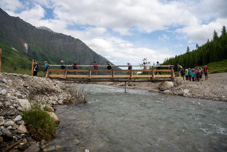 Het Raurisertal heeft een zeer dicht netwerk van wandelpaden. Ga er bijvoorbeeld eens op uit met een ranger van het Nationalpark Hohe Tauern. © Lukas Pilz / Tourismusverband Rauris