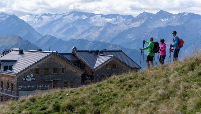 Wandelen in de Wildkogel-Arena: Weergaloze vergezichten en goede bergrestaurants. © Wildkogel - Arena Neukirchen u0026 Bramberg