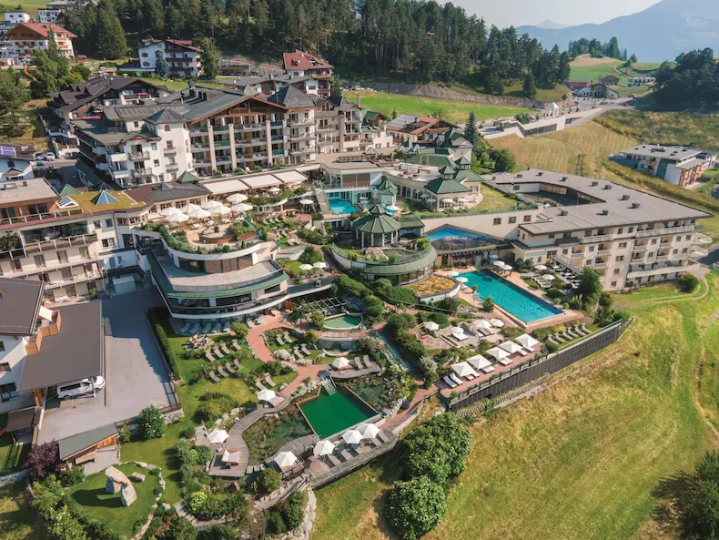 De 5 sterren superior Wellnessresidenz Schalber ligt op een prachtige locatie in Serfaus. © Wellnessresidenz Schalber
