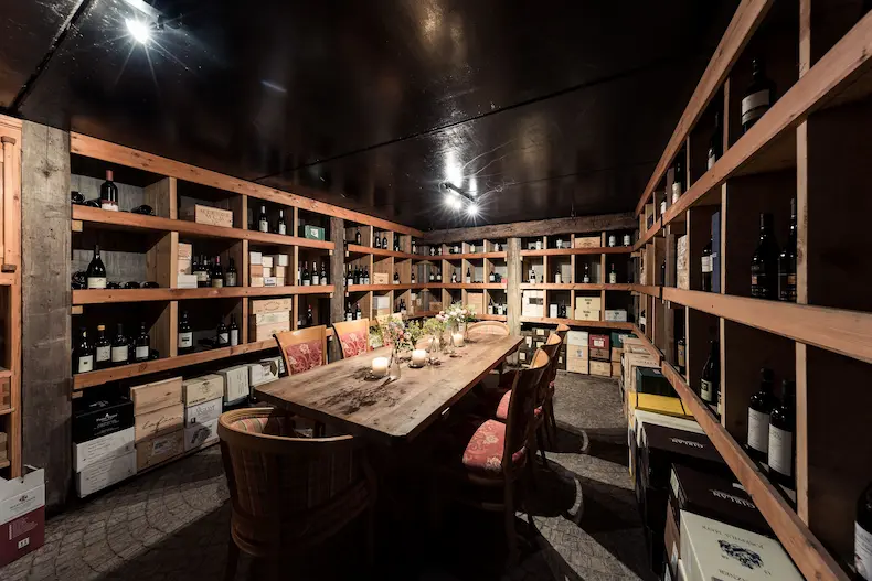 De wijnkelder van fijnproevershotel Sand biedt een uitgelezen selectie van wijnen uit Zuid-Tirol. © Florian Andergassen / Hotel Sand