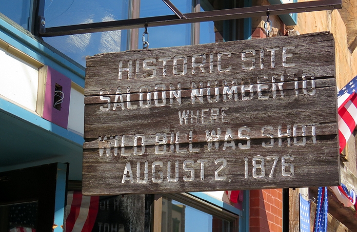 Uithangbord aan de gevel van de originele No. 10 Saloon in Deadwood © Nico van Dijk