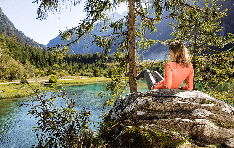 Geniet van het prachtige uitzicht op de Blausee. © Wildkogel-Arena Neukirchen & Bramberg