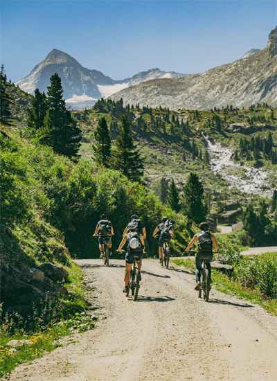 Rode en zwarte mountainbikeroutes in de Wildkogel-Arena zijn pittiger dan blauwe fietsroutes. Maar je wordt altijd beloond met mooie vergezichten op de bergen of over de dalen. © Wildkogel-Arena