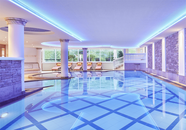 De indoor Zillerpool is een heerlijk zwembad waar je eigenlijk het liefst niet meer weg wilt. © ZillergrundRock